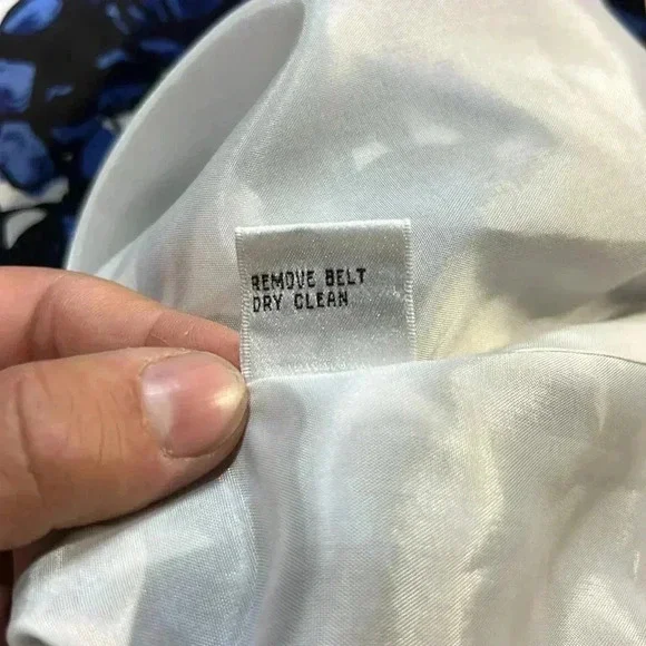 Talbots 💯 Silk Blue Floral Fit and Flare Dress Sz 4 - Picture 8 of 8